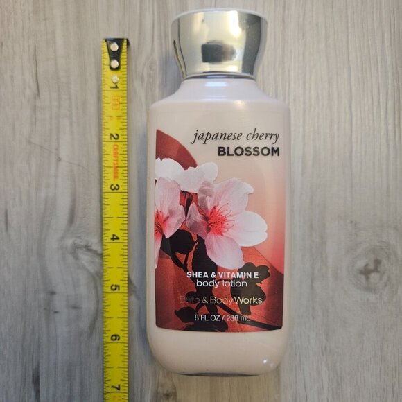 Bath & Body Works Japanese Cherry Blossom Daily Nourishing Body Lotion - 8 FL OZ - Picture 3 of 5